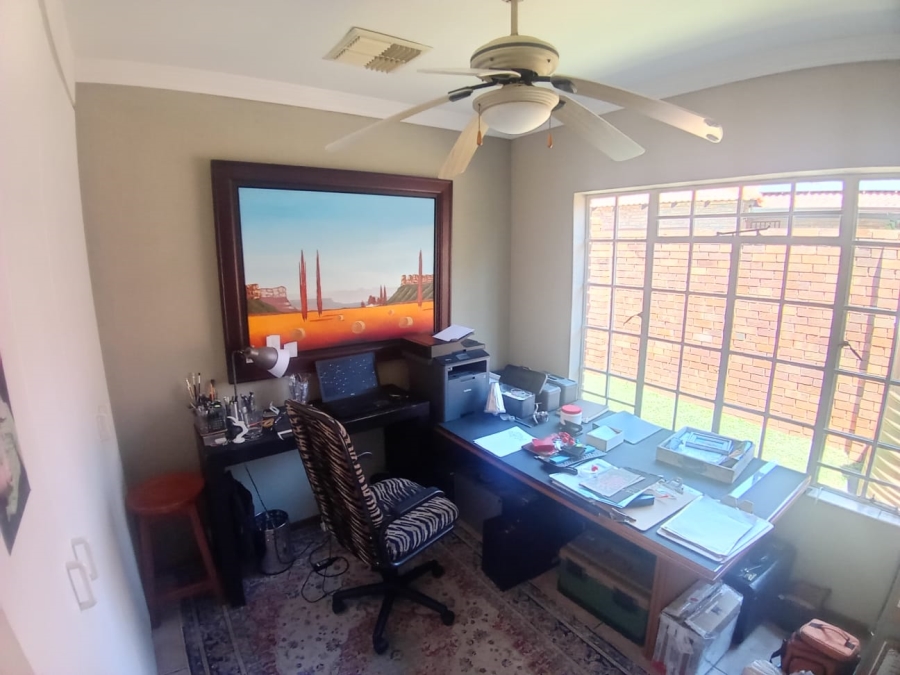 To Let 4 Bedroom Property for Rent in Geelhoutpark North West